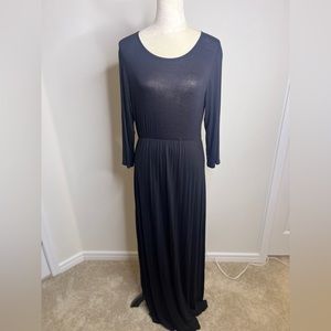 ReoRia Maxi Dress ✨new wot✨ in black with defined waist